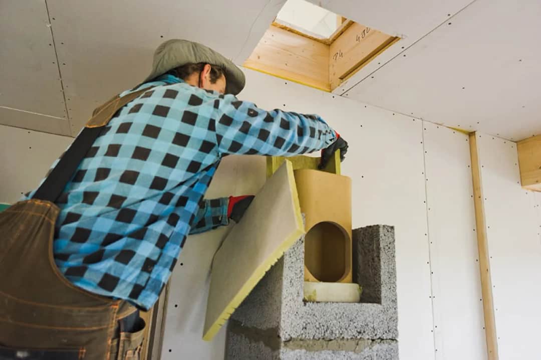 Budowa komina: Jak uniknąć błędów? Twój bezpieczny dom, krok po kroku