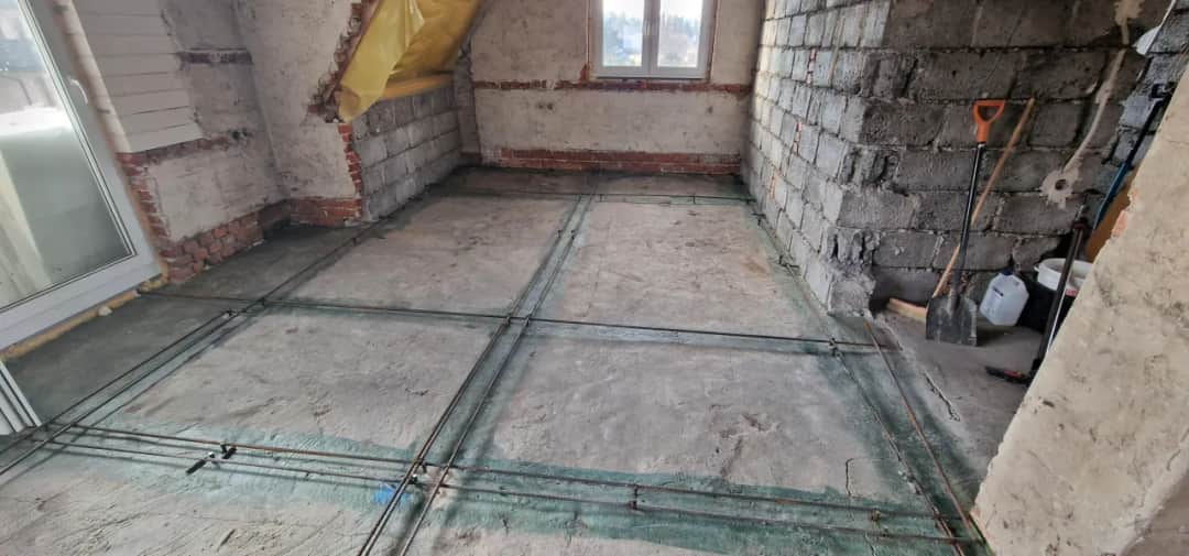 Stary strop trzeszczy? Wzmocnienie w starym budynku: poradnik eksperta