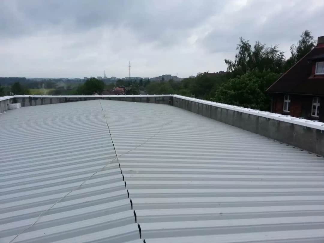 Lekki dach płaski: Od PRL do nowoczesności. Warto inwestować?