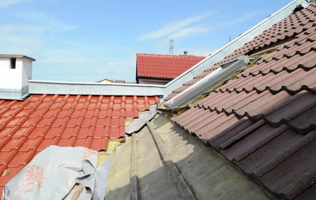 Płyty na dachy: Kompletny przewodnik. Uniknij błędów i oszczędź!